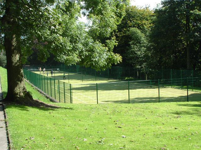 There are 6 tennis courts and they are open from May each year and are free to use with a BEEZ card. There are 6 tennis courts and they are open from May each year and are free to use with a BEEZ card.